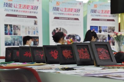 廣州紡校 一針一線藏雅韻，一染一畫雕匠心